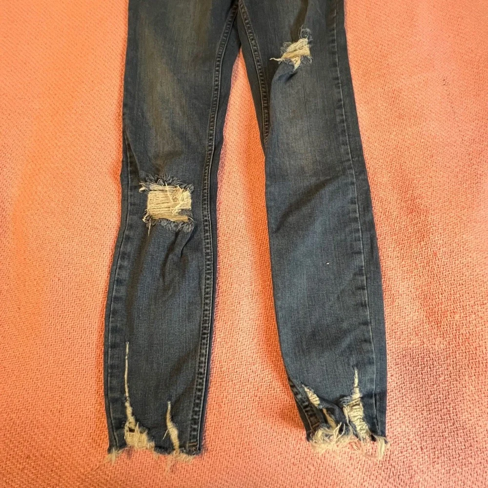 Free People Distressed Skinny Jeans Blue Denim Frayed Hem Size 25‎